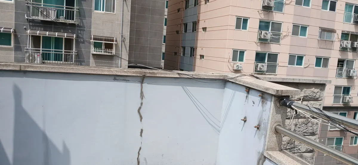파고라 및 난간 후레싱 작업 작업 전
